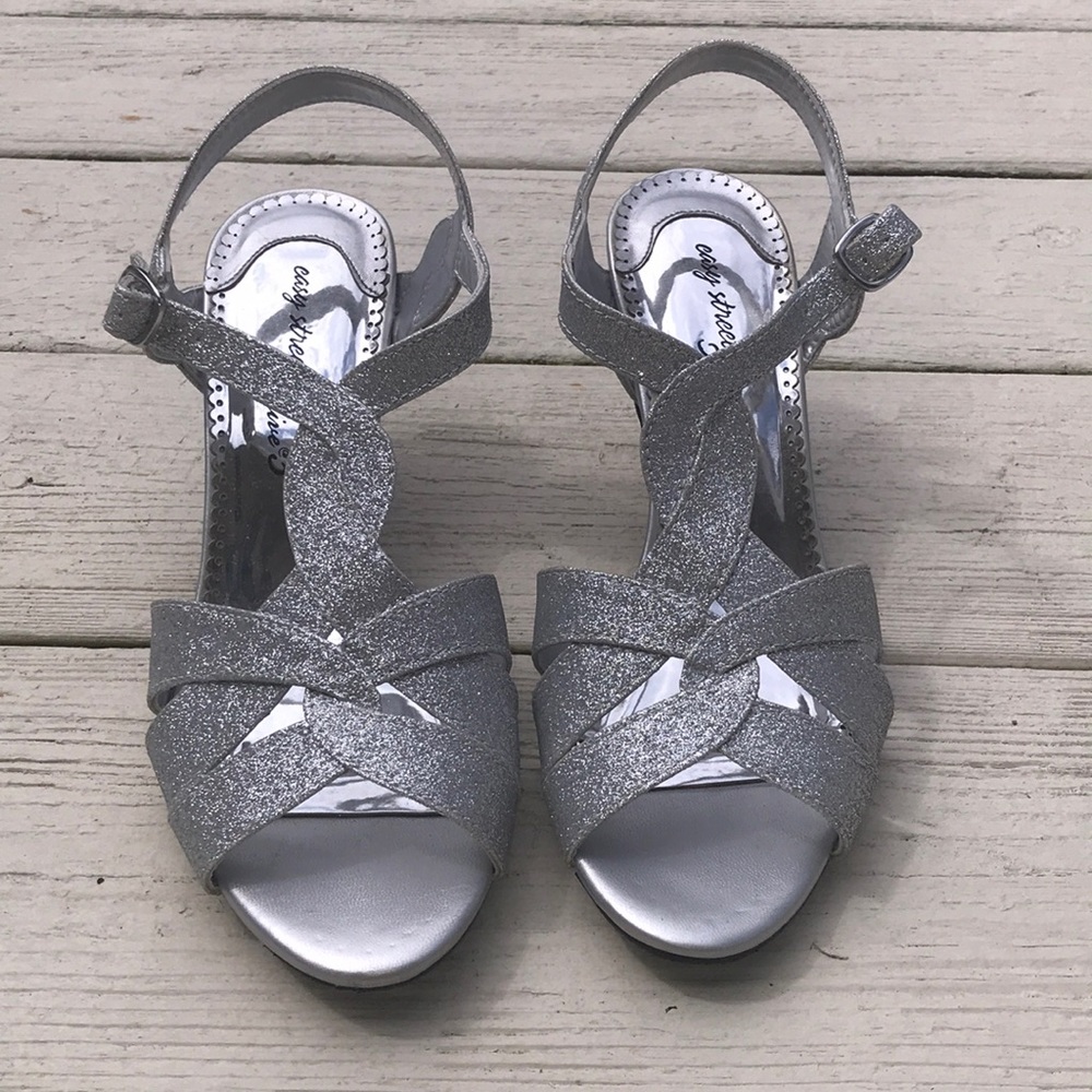 🔸S A L E 🔸 size 9 Womens Silver Heels